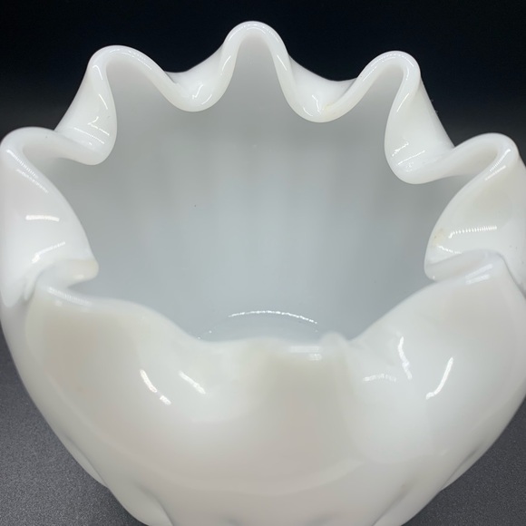 Vintage translucent white milk glass “tulip” bowl vase - Picture 5 of 5